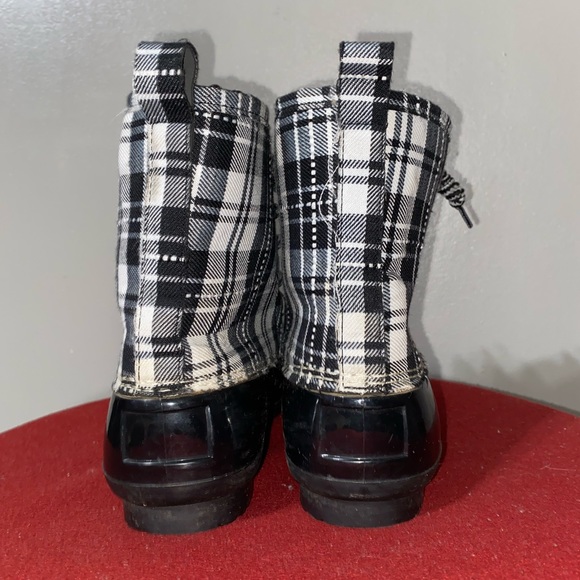 Plaid Duck Boots - Picture 4 of 6